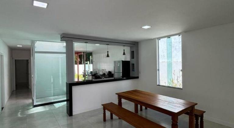 House with pool — photo 4