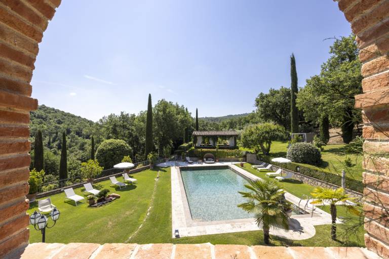 Children-friendly villa with garden, terrace & hot tub | Pets are welcome in Sinalunga