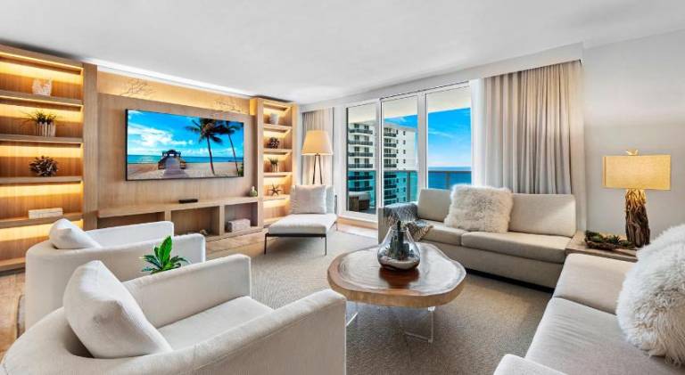Child-friendly lovely serviced apartment with patio, sauna & garden | Next to Miami Beach Botanical Garden | Beach nearby | Suitable for remote work | Pets are welcome in Miami Beach, FL