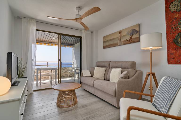 Apartment 'El Rompeolas' with Sea Views and Wi-Fi — photo 3