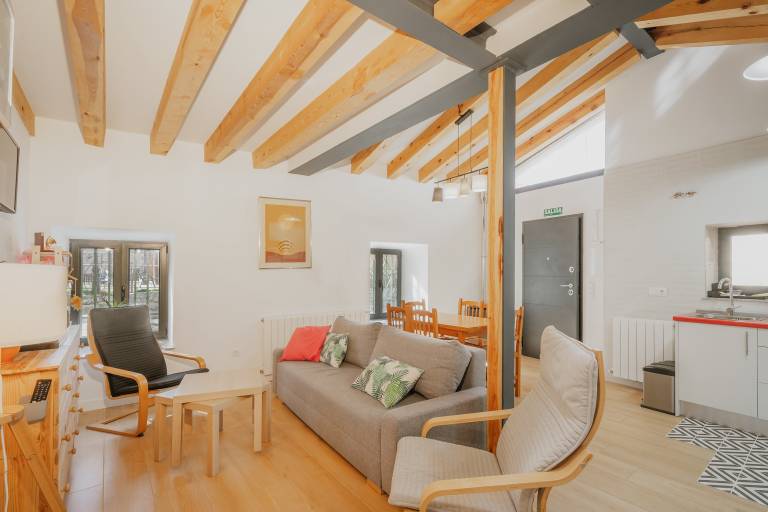 Fully equipped big vacation home with grill & fast internet | Mountain view | Suitable for remote work | Pets are welcome — photo 5
