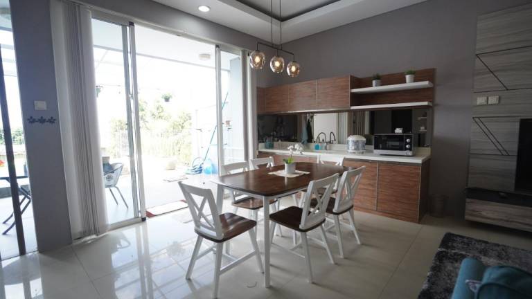 Beautiful villa with garden, patio & pool | Dogs allowed — photo 3