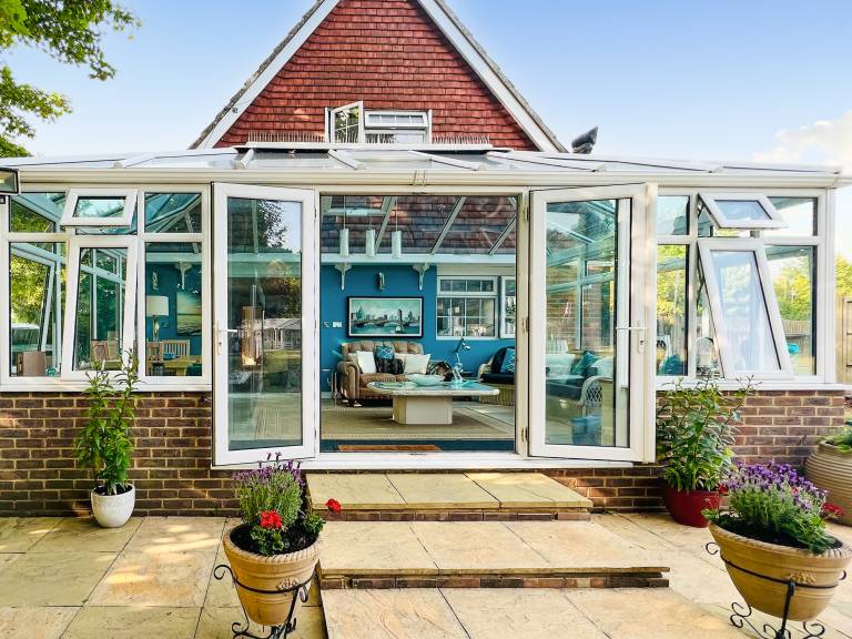 Children-friendly lovely cottage with garden & barbeque | River view | Pets allowed — photo 4