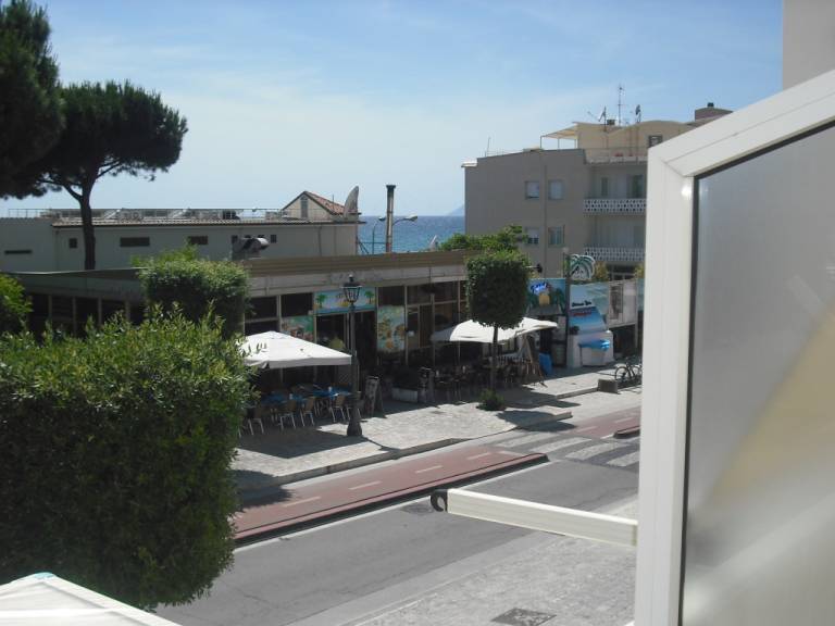 Family-friendly apartment with patio | Beach nearby | Pets allowed — photo 3