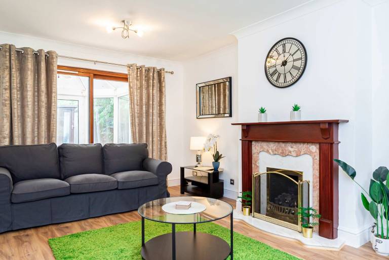Spacious 4 Bedroom Home in Central Milton Keynes