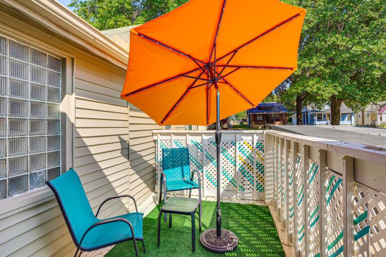 Private Porch! Charming Stay 6 Mi to Arrowhead — photo 2