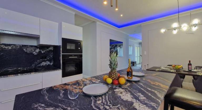 Beautiful apartment with patio | Next to Great Market Hall | Pets allowed — photo 4