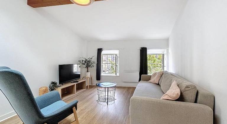 Rental apartment with patio — photo 2