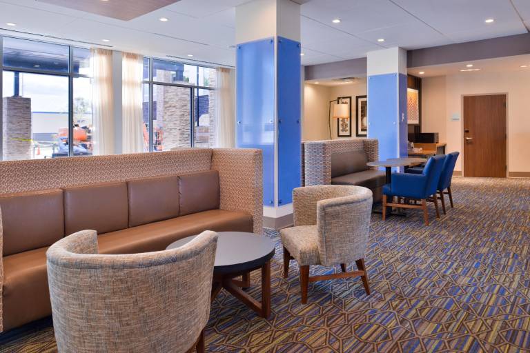 Holiday Inn Express and Suites - Mall of America - MSP Airport By IHG — photo 5