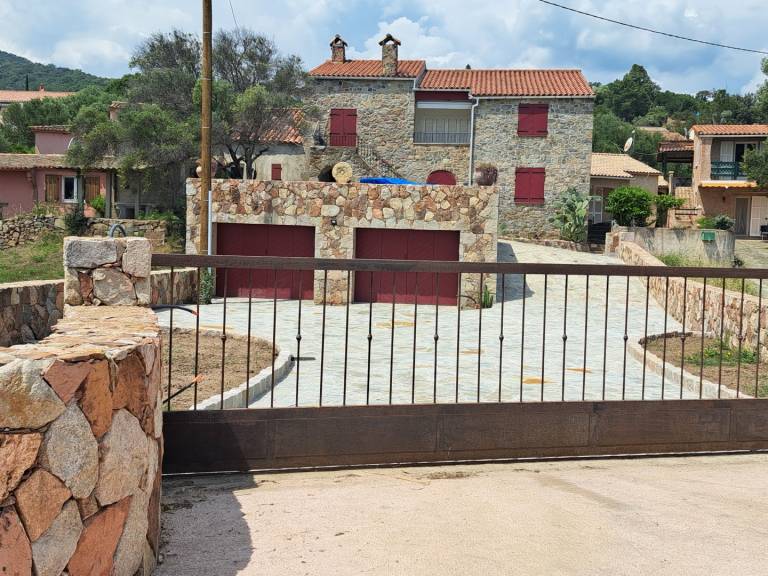 Vacation home with barbecue & patio — photo 4