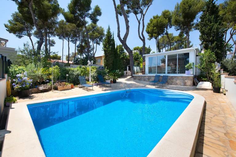 Fully equipped wonderful house with private pool, fast internet & grill | Garden view | Pet-friendly in Castelldefels