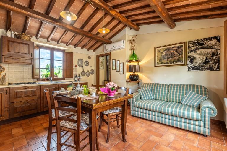 Apartment 'La Casa Di Emma' with Wi-Fi and Air Conditioning — photo 4