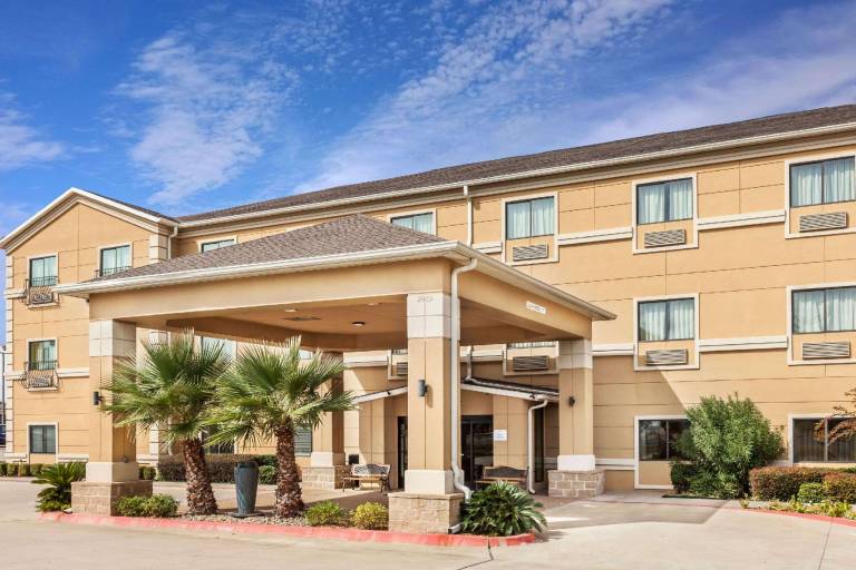 Grander Inn & Suites by IHG — photo 2
