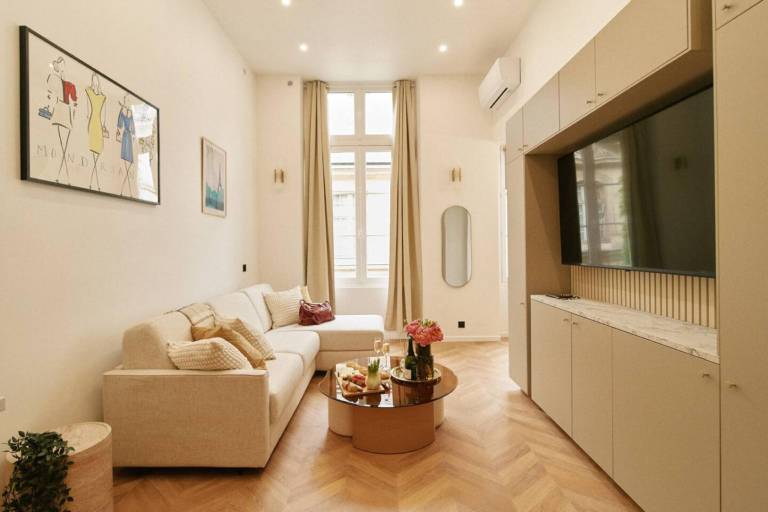 Lavie Maison Marais AC Hot Tub — photo 2