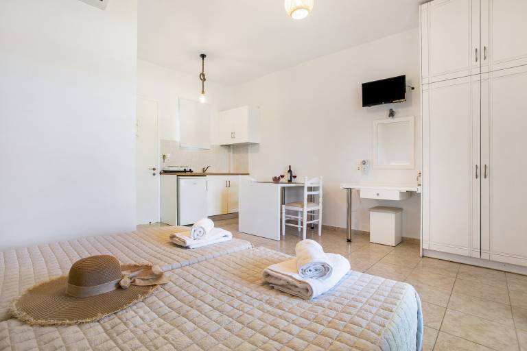 Holiday Apartment "Tropical 4" with Shared Garden, A/C & Wi-Fi — photo 5