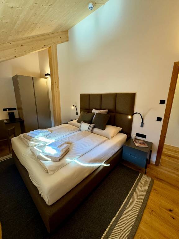 Chalet with private pool, sauna & yard — photo 4
