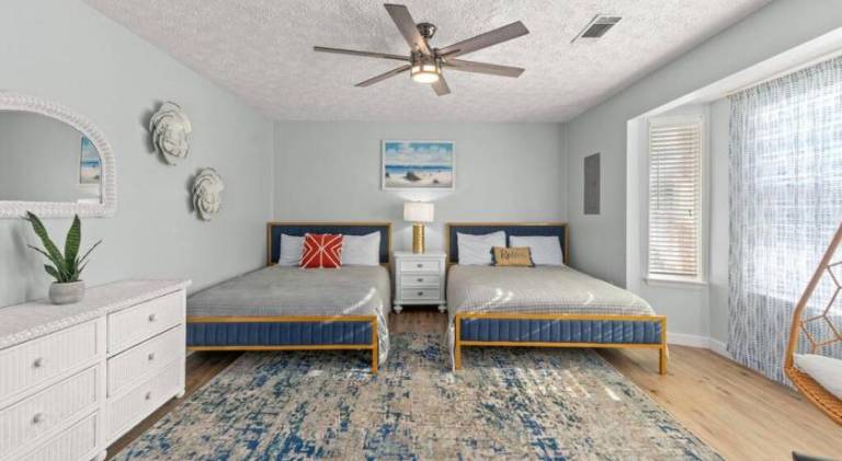 Fanta Sea - Private Seasonal Hot Tub, Game Room, Walk to Beach, Pets OK, & More! — photo 2
