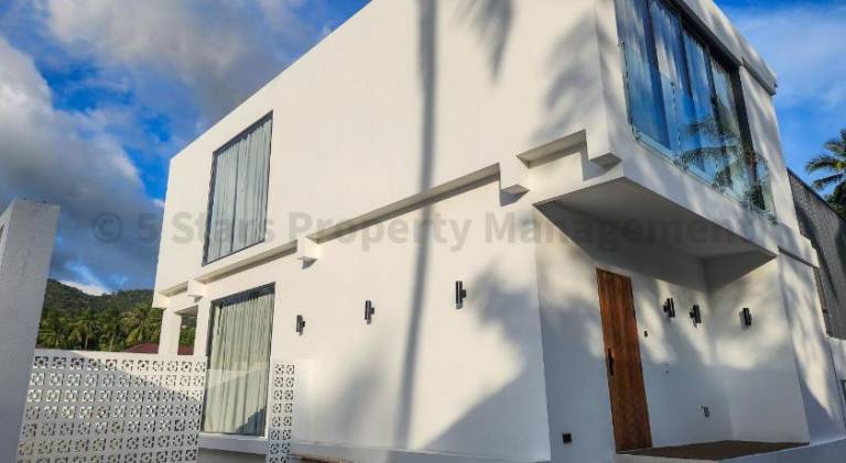 Villa with pool — photo 5