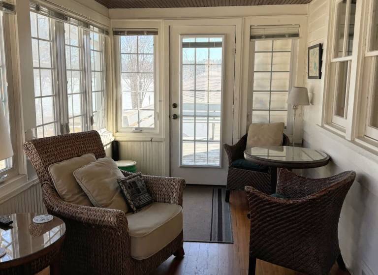 Child-friendly vacation home with yard | Pets are welcome — photo 2