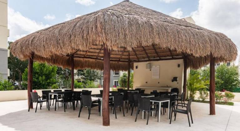 Holiday apartment with patio & private pool — photo 4