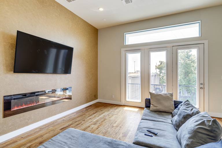Houston Home w Rooftop Patio 3 Mi to Downtown