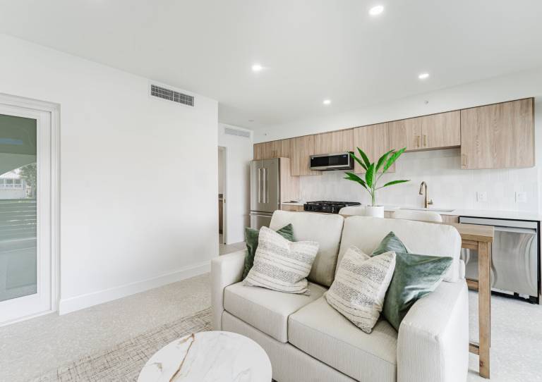 Intercoastal Oasis in Boca Raton: Fully Furnished 1-BR Long-Term Long Lease in Boca Raton, FL