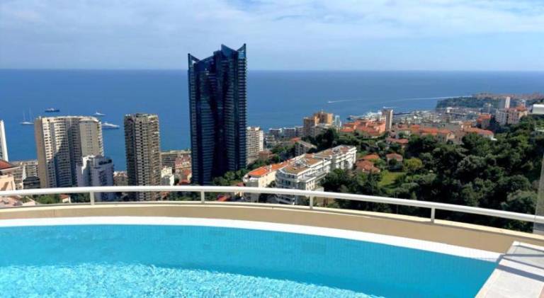Holiday apartment with private pool & patio in Menton