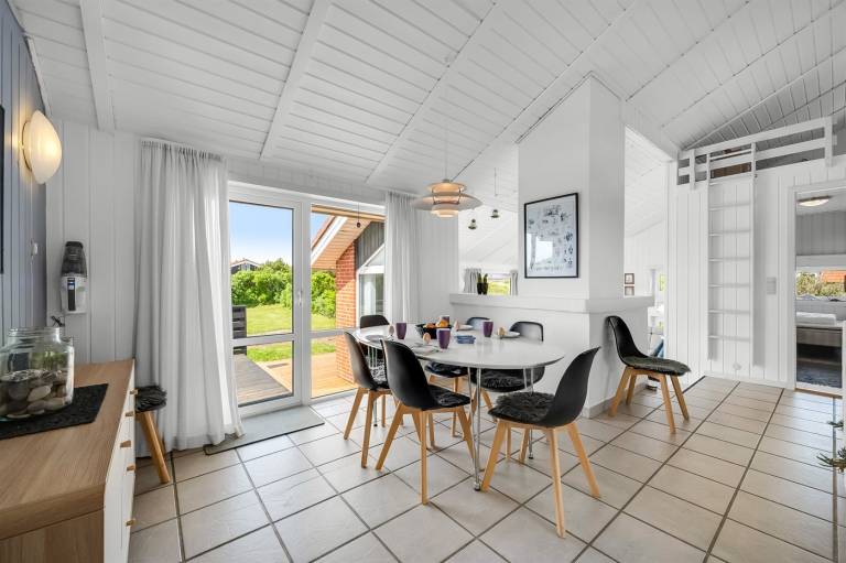 House with terrace, sauna & hot tub — photo 4