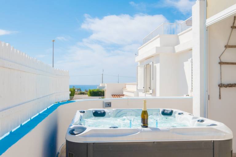 Villa with jacuzzi, garden & BBQ | Sea view — photo 2
