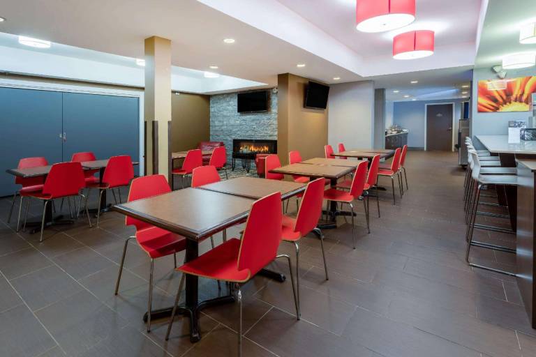 Microtel Inn & Suites by Wyndham Timmins — photo 3