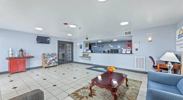 Days Inn by Wyndham McKinney — photo 4