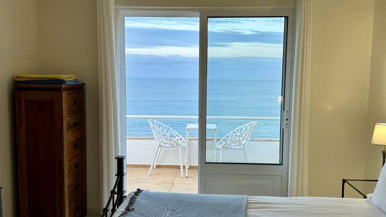 Villa with private pool, BBQ & yard | Beach view — photo 2