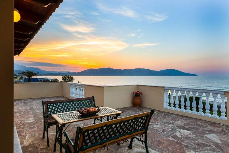 Fully equipped nice rental apartment with barbecue, private pool & yard | Next to the beach | Good for workation | Pets are welcome in Apokoronas