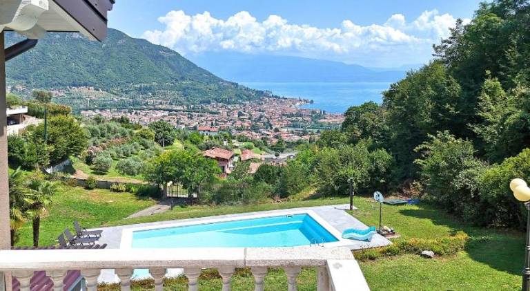 Charming villa with pool | Pets allowed in Salò