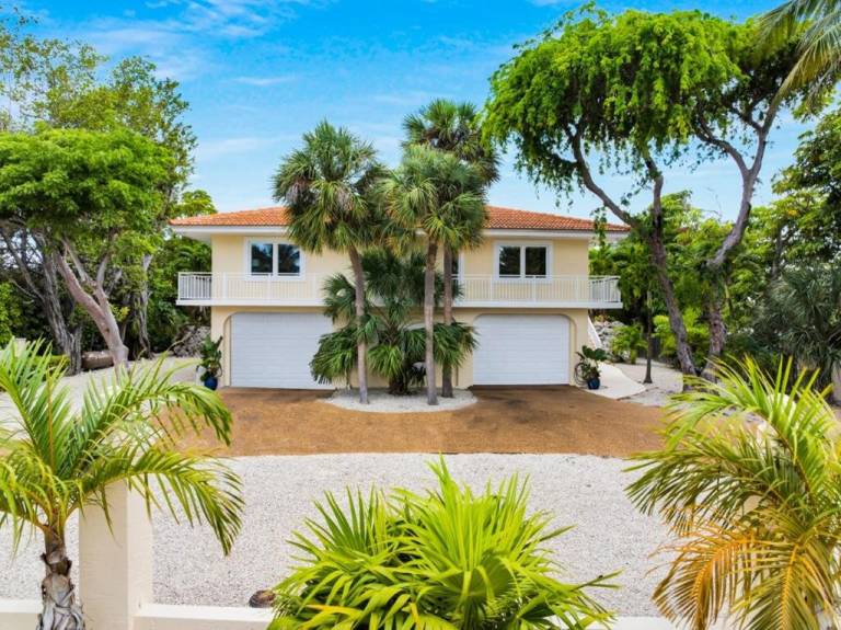 House with barbeque — photo 3