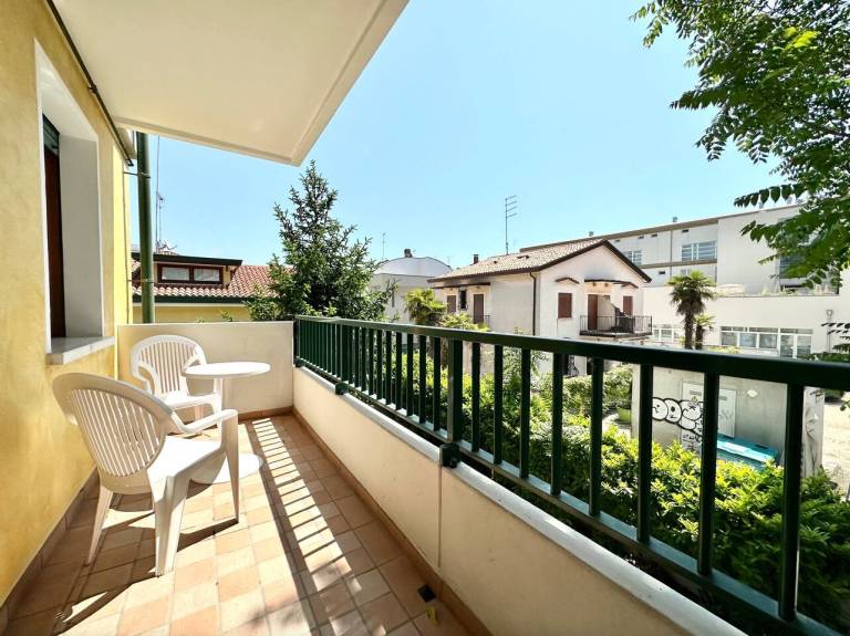 Rental apartment with terrace — photo 3