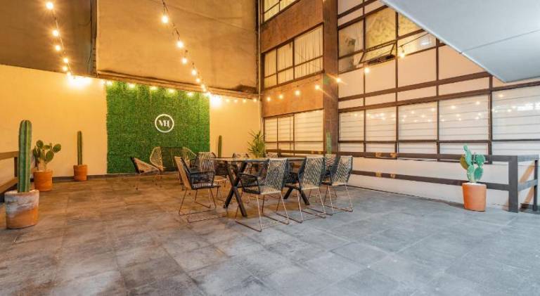 Big rental apartment with patio | Pet-friendly — photo 2