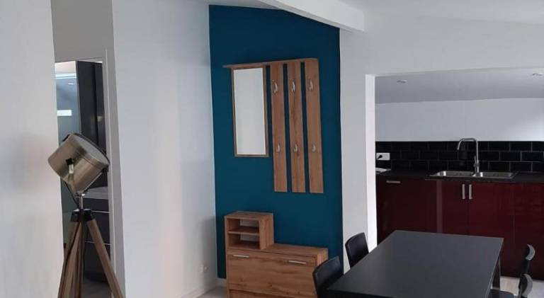 Rental apartment with yard & patio in Vanves
