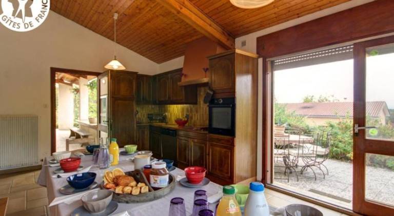 Vacation home with pool — photo 5