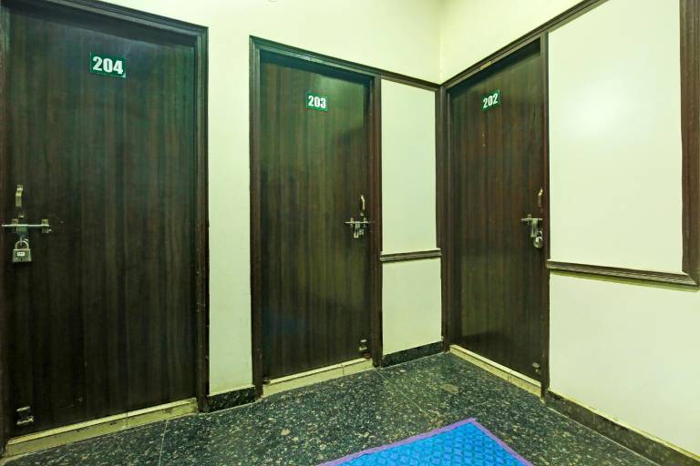 OYO Hotel R9 RESIDENCY
