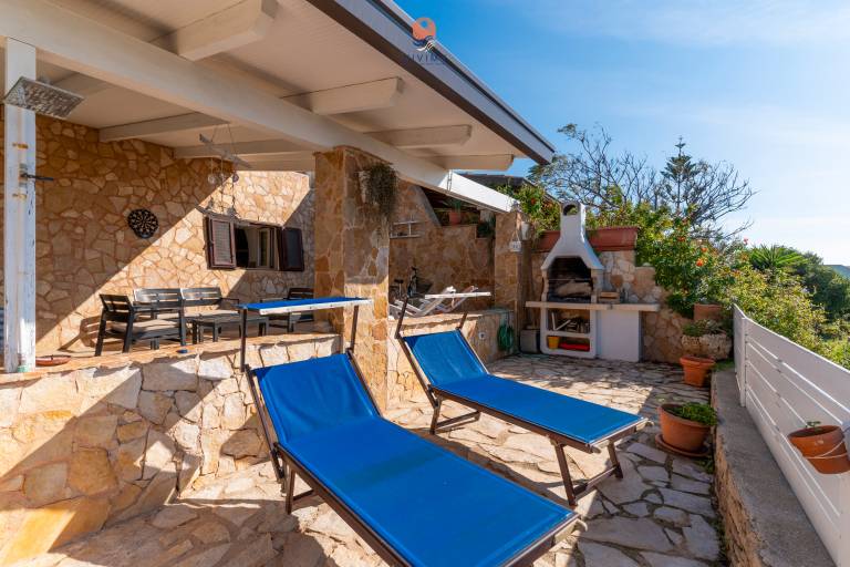 Villa with BBQ & patio — photo 2