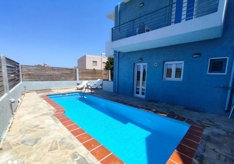 Serviced apartment with patio, pool & yard | Beach nearby | Dogs allowed — photo 3
