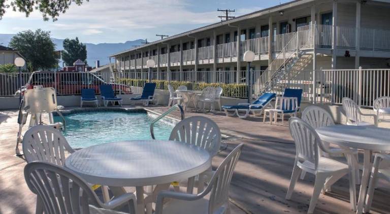 Motel 6 Bishop, CA — photo 2
