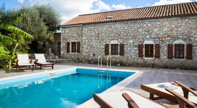 Villa with garden, BBQ & private pool in Kefalonia