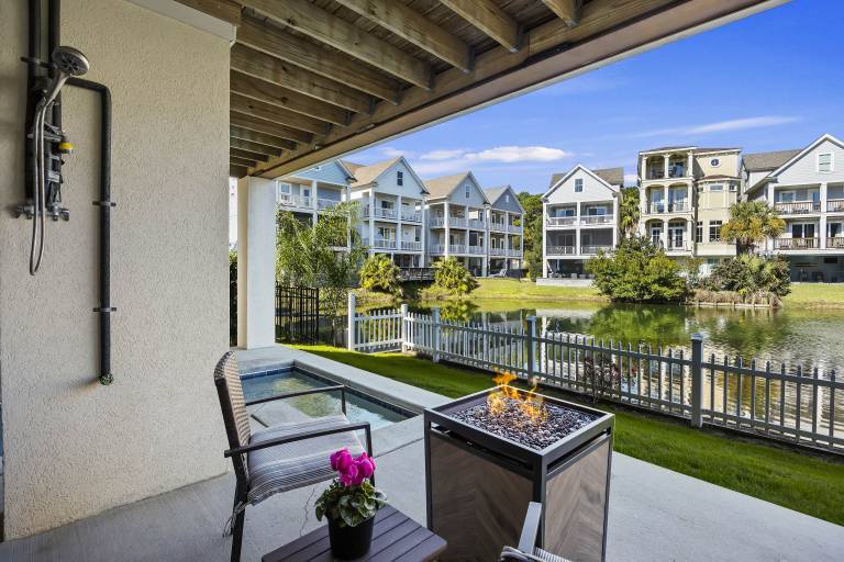 Pet Friendly Private Pool Walk to Beach Lagoon Views — photo 2