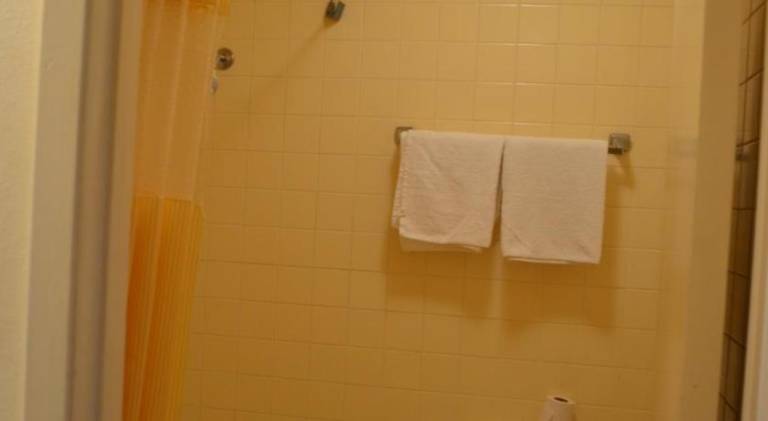 Granbury Inn and Suites — photo 3