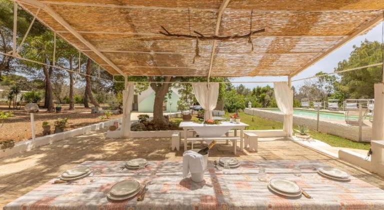 Villa with pool, yard & grill | Pets allowed — photo 4