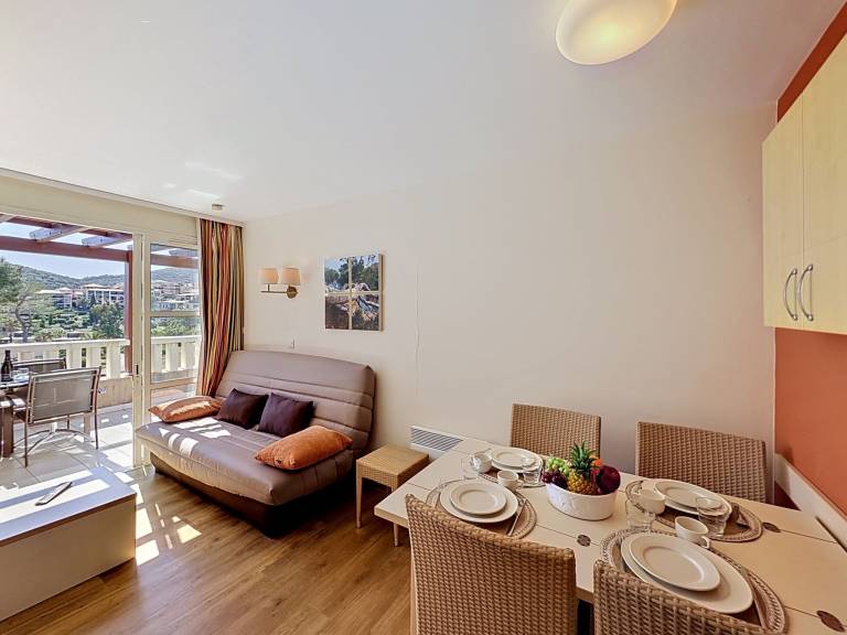 Holiday apartment with patio, yard & pool — photo 3