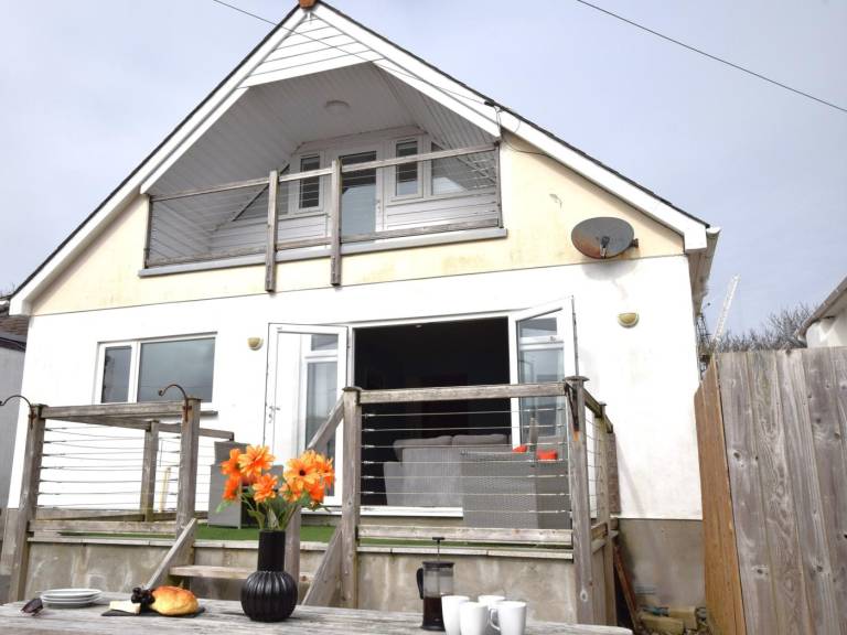 Fully equipped cottage with yard, BBQ & terrace | Close to the beach | Pets are welcome in Newquay