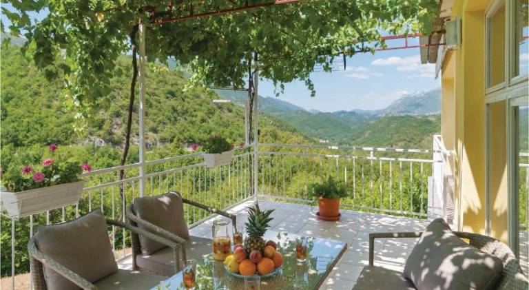 Holiday apartment with 2 rooms for 5 persons in Brela
